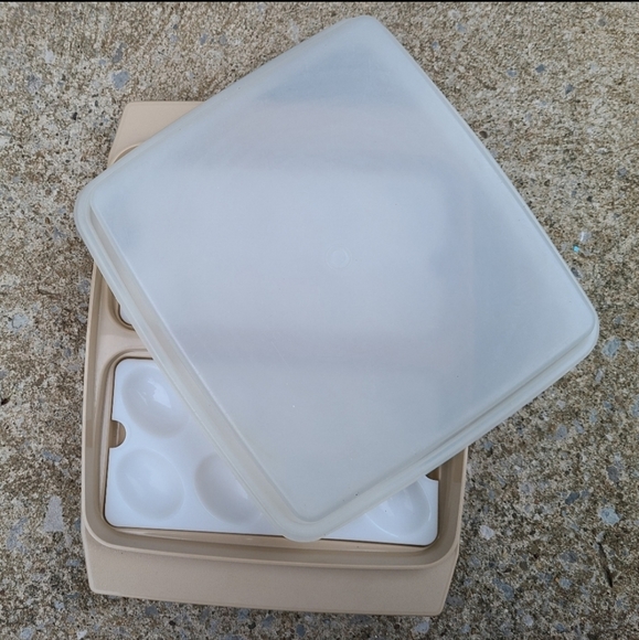 Vintage Tupperware deviled egg keeper. Product #: 723-3 - Picture 10 of 10